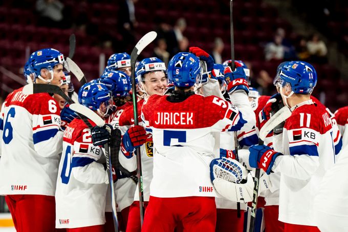Finsko - Česko 1:2p. Junioři slaví důležitou výhru, krásně rozhodl Jiříček Finsko - Česko 1:2p. Junioři slaví důležitou výhru, krásně rozhodl Jiříček