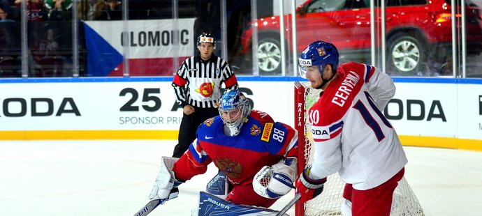 Na ruského gólmana Andreje Vasilevského byl krátký i český střelec Roman Červenka