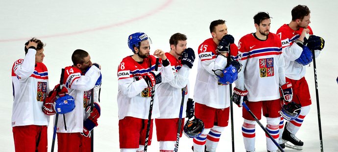 Zklamaní čeští hokejisté se s MS loučí, ani po pěti letech medaili nezískají