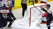 Slovenští hokejisté se radují ze snížení nepříznivého stavu skóre utkání proti Dánům