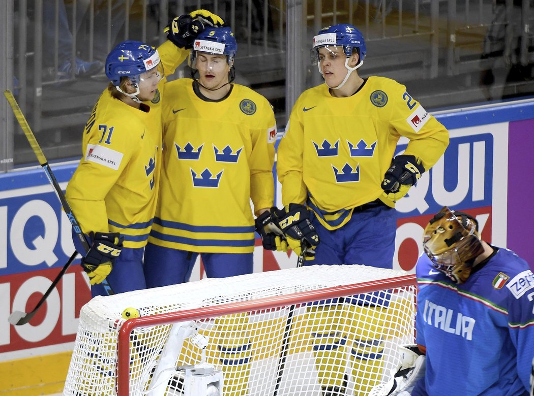 Švédové se na turnaji rozjíždí, Italům dali ve třetí třetině pět gólů