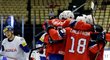 Norští hokejisté se radují z úvodní branky utkání proti Jižní Koreji