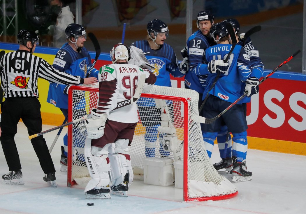 Finové slaví gól proti Lotyšsku