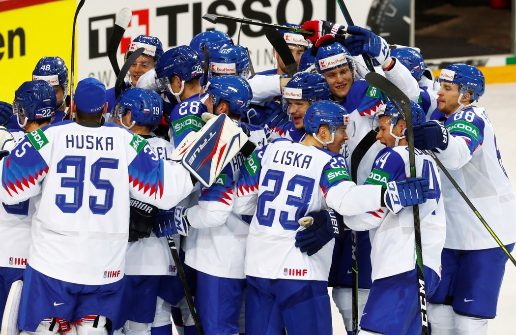 Hokejisté Slovenska slaví překvapivý triumf nad Ruskem