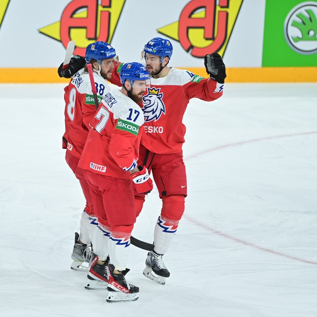 Čeští hokejisté slaví Pastrňákův gól proti Norsku