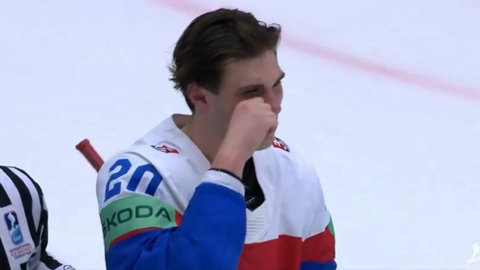 Juraj Slafkovský a jeho gesto směrem ke kazašské lavičce