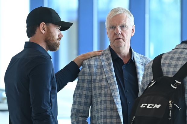 GM Martin Havlát a Kari Jalonen na letišti GM Martin Havlát a Kari Jalonen na letišti