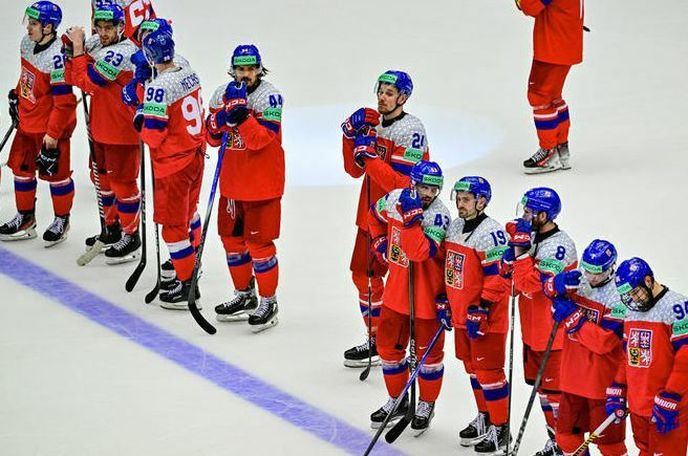 Zklamaní čeští hokejisté po prohře s USA na MS Zklamaní čeští hokejisté po prohře s USA na MS