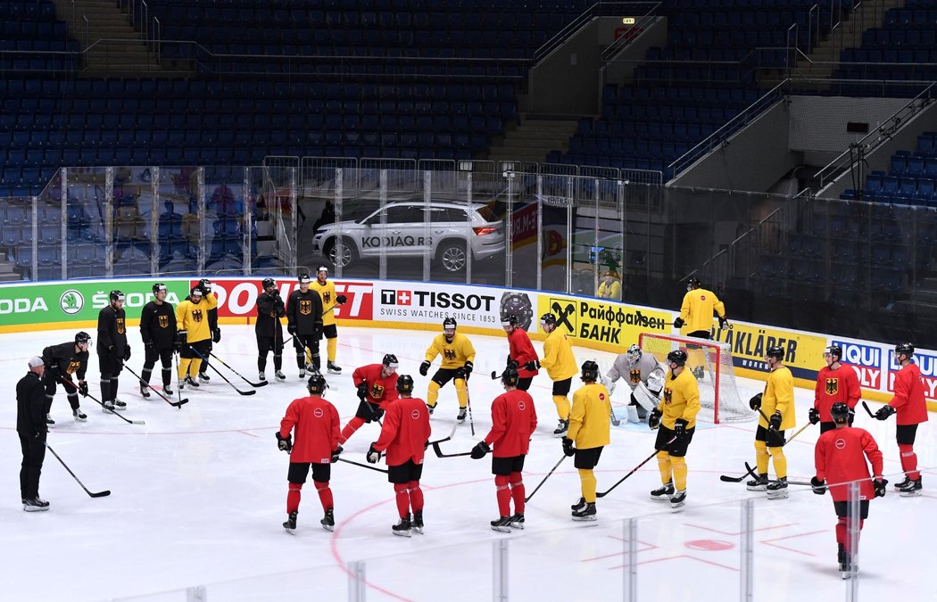 Čeští hokejisté na tréninku před zápasem s Německem