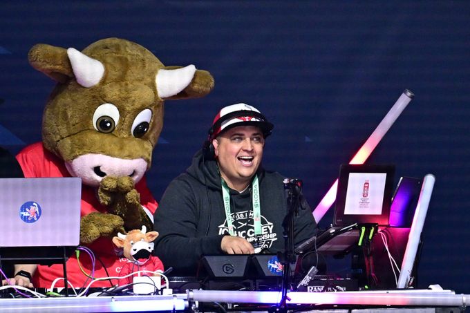 Český DJ ze Sparty baví fanoušky na MS: Příprava trvá rok, týmy si hudbu vybírají Český DJ ze Sparty baví fanoušky na MS: Příprava trvá rok, týmy si hudbu vybírají