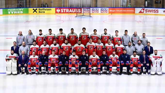 MS v hokeji ONLINE: Češi se fotili, nyní trénují před duelem se Slováky MS v hokeji ONLINE: Češi se fotili, nyní trénují před duelem se Slováky