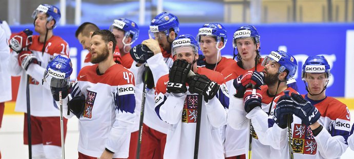 Zklamání českých hokejistů po vyřazení s USA