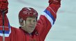 Ruský legendární hokejista Vjačeslav Fetisov nastoupil v exhibici jako domácí kapitán a dal i jeden gól