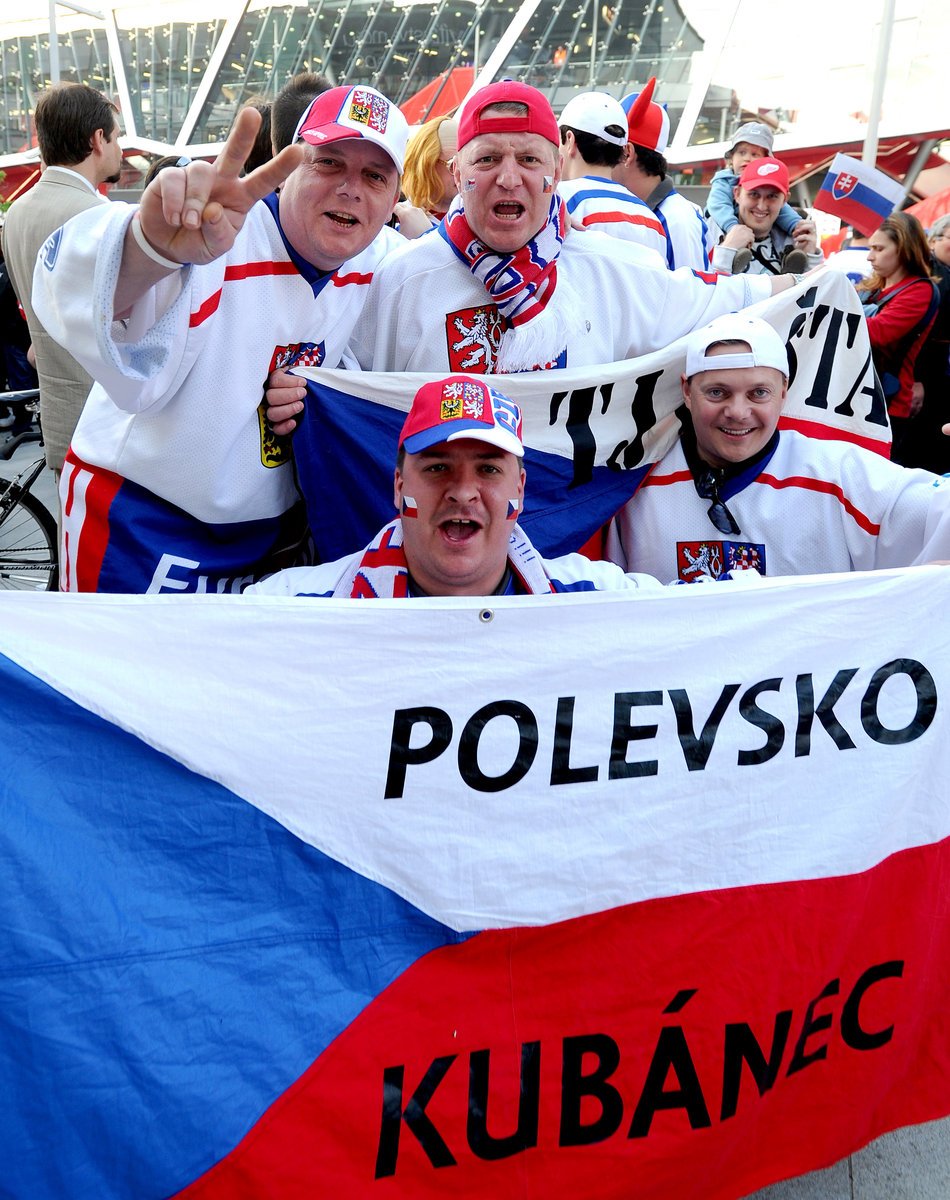 Čeští fanoušci v čele s Kubou Haškem z Polevska