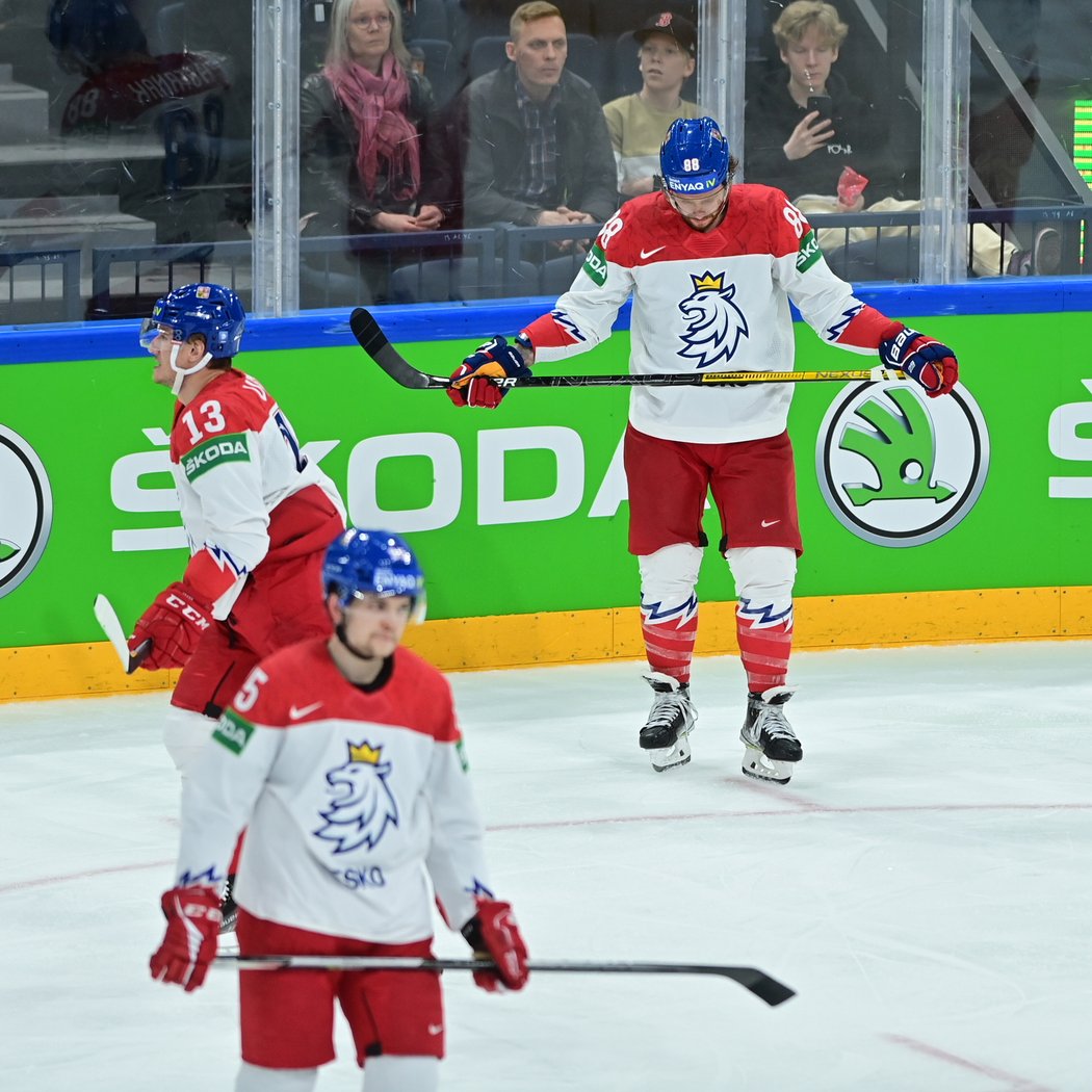 Zklamaní čeští hokejisté proti Kanadě