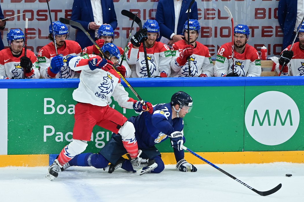 David Pastrňák proti Teemu Hartikainenovi