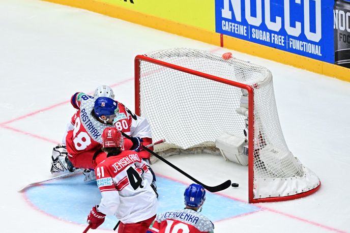 David Pastrňák střílí gól proti Dánsku David Pastrňák střílí gól proti Dánsku