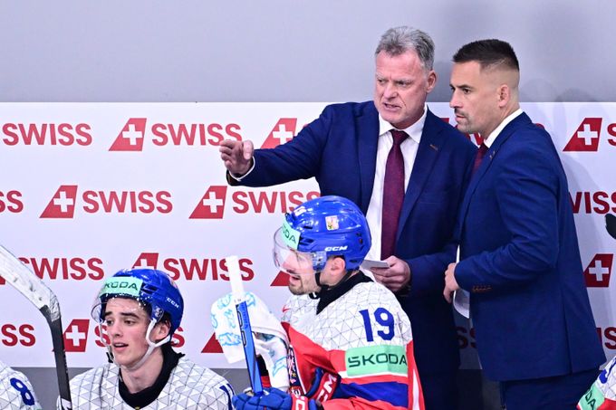 Rulíkovi v závěru zatrnulo. Při zkoumání gólu neměl brýle, ale věřil... Co řekl k Pospíšilovi? Rulíkovi v závěru zatrnulo. Při zkoumání gólu neměl brýle, ale věřil... Co řekl k Pospíšilovi?