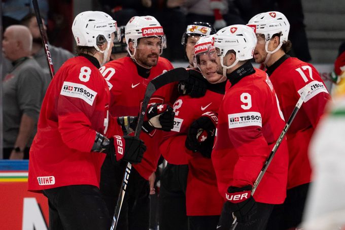 ONLINE: Švýcaři vedou nad Maďarskem, Josi dal hattrick. Další ztráta Američanů ONLINE: Švýcaři vedou nad Maďarskem, Josi dal hattrick. Další ztráta Američanů