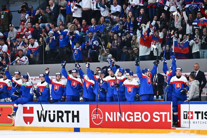 Vítězný vstup Slováků do turnaje, další výhry pro Kanadu či Finsko. Švýcarsko - Lotyšsko 4:2 Vítězný vstup Slováků do turnaje, další výhry pro Kanadu či Finsko. Švýcarsko - Lotyšsko 4:2
