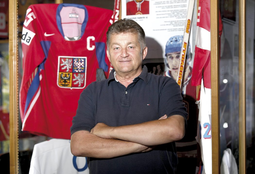 Josef Hošek, majitel hokejového muzea v Lánech