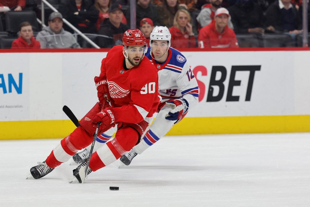 Filip Chytil (72) z New York Rangers skóroval proti Detroitu