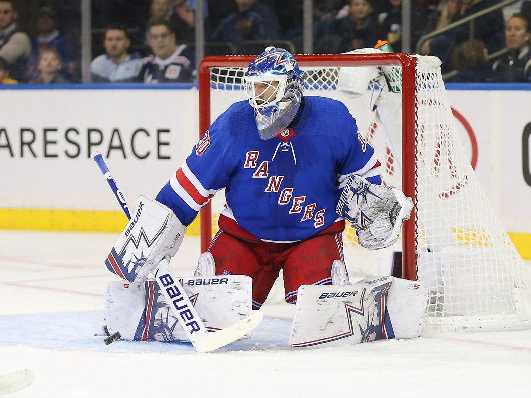 Legenda Rangers Henrik Lundqvist při zápase s Edmontonem