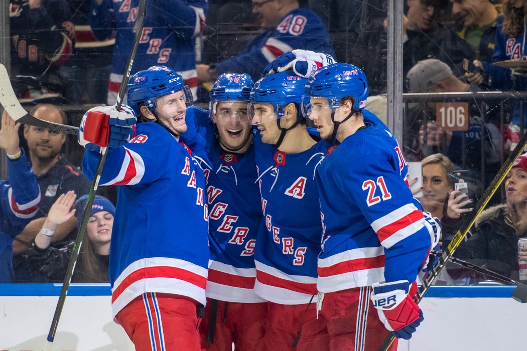 New York Rangers se radují ze vstřelené branky