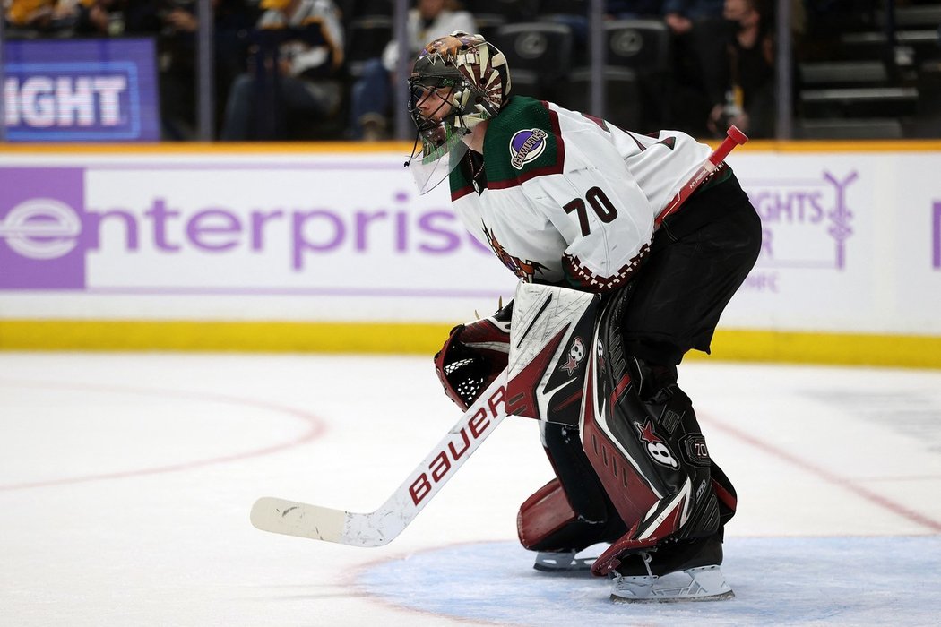 Karel Vejmelka v dresu Arizona Coyotes vychytal první čisté konto v NHL