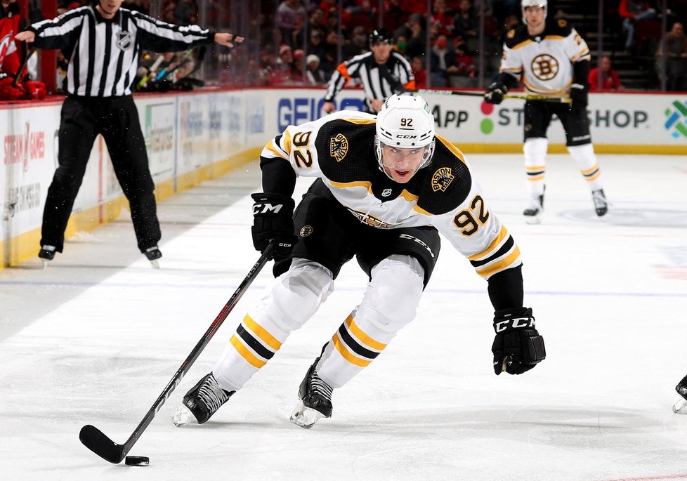 Český útočník Tomáš Nosek v dresu Boston Bruins Český útočník Tomáš Nosek v dresu Boston Bruins