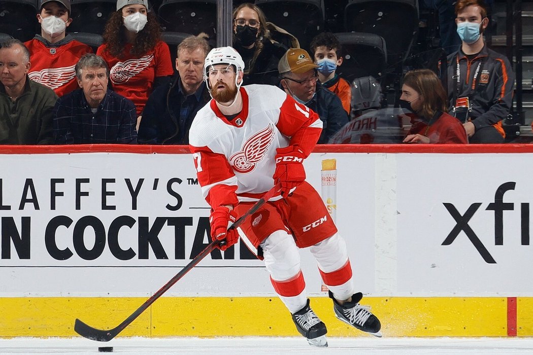 Opora Detroitu Filip Hronek je nejlépe placeným českým obráncem v NHL
