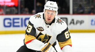 Ostuda v NHL: Vegas vyměnilo hráče, i když nesmělo. Teď ho vítá zpátky