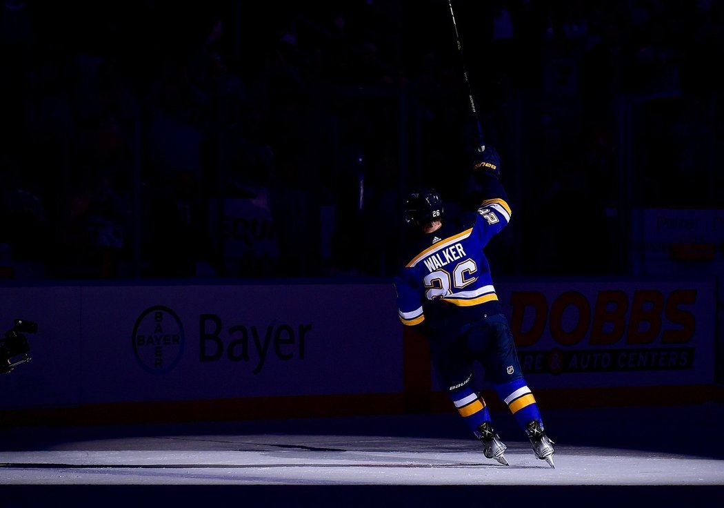 Snový sezonní debut zažil útočník St. Louis Nathan Walker, první Australan v historii NHL