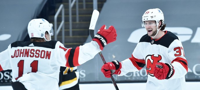Český útočník Pavel Zacha v nové sezoně NHL konečně zabral a za své výkony sklízí chválu