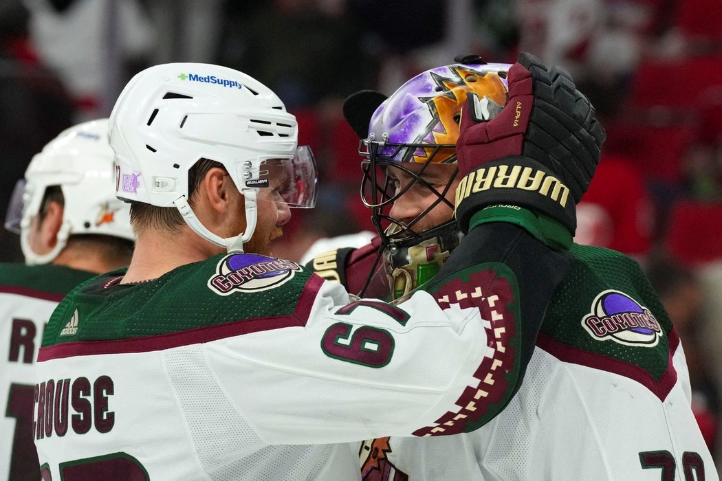 Český brankář Karel Vejmelka je suverénně nejužitečnějším hráče Arizona Coyotes v sezoně