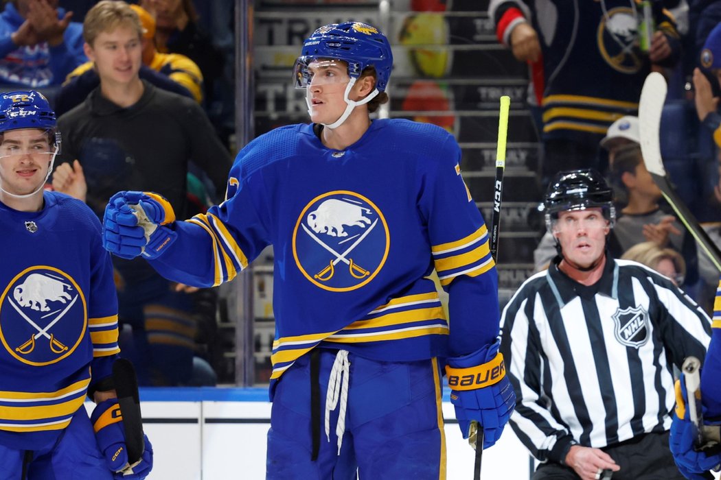 Útočník Buffala Tage Thompson se díky pětigólové jízdě v Columbusu dostal mezi tři nejlepší střelce sezony NHL