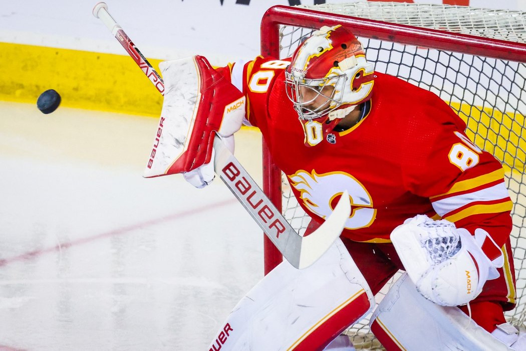 Daniel Vladař v brance Calgary Flames