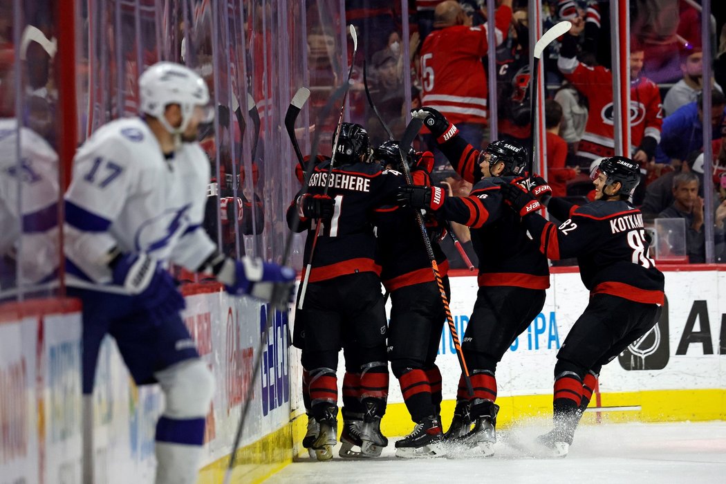 Carolina Hurricanes rozdrtili Tampu Bay 6:0