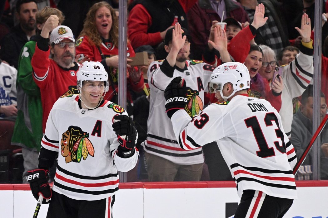 Útočník Chicaga Patrick Kane zkompletoval hattrick