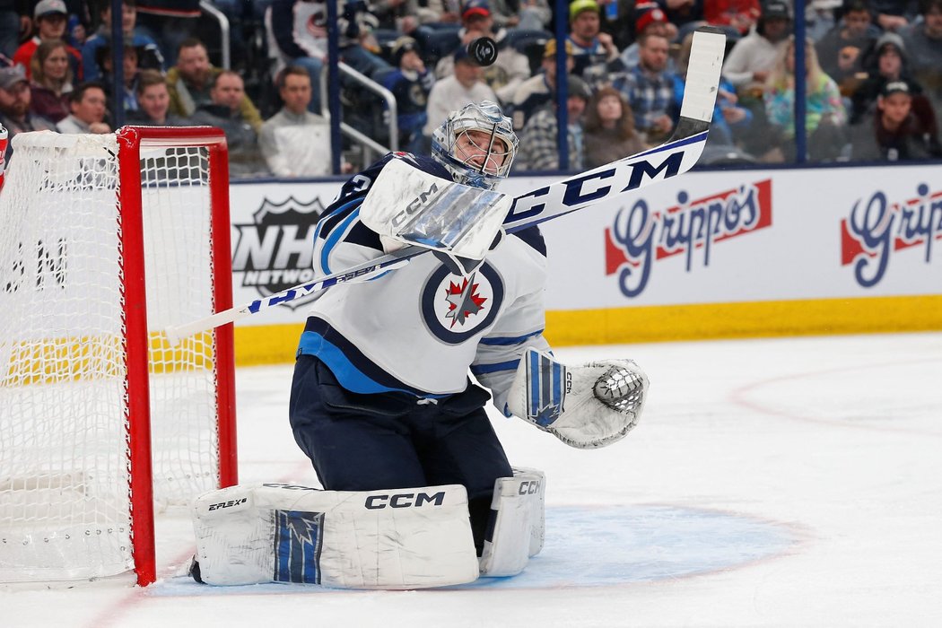 Český brankář David Rittich v dresu Winnipeg Jets