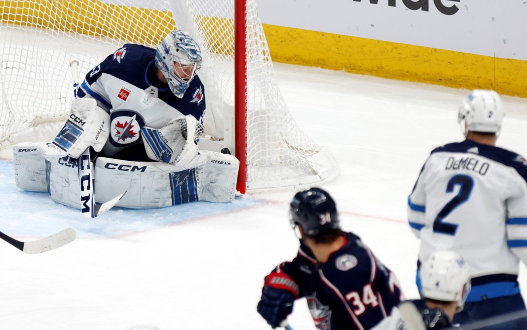 Český gólman David Rittich v brance Winnipegu