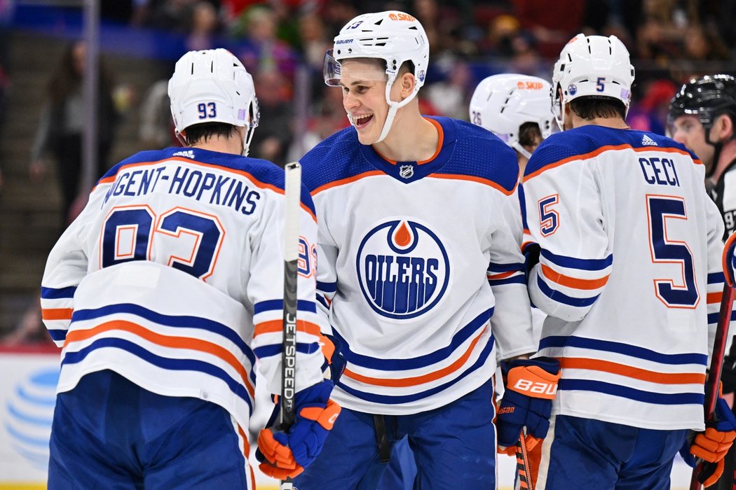 Jesse Puljujärvi se raduje z vítězství Edmonton Oilers