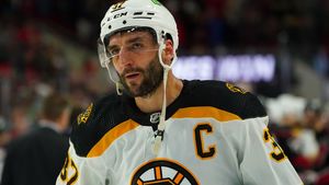 Přestupy NHL ONLINE: Bostonu zůstává kapitán! Bergeron prodloužil