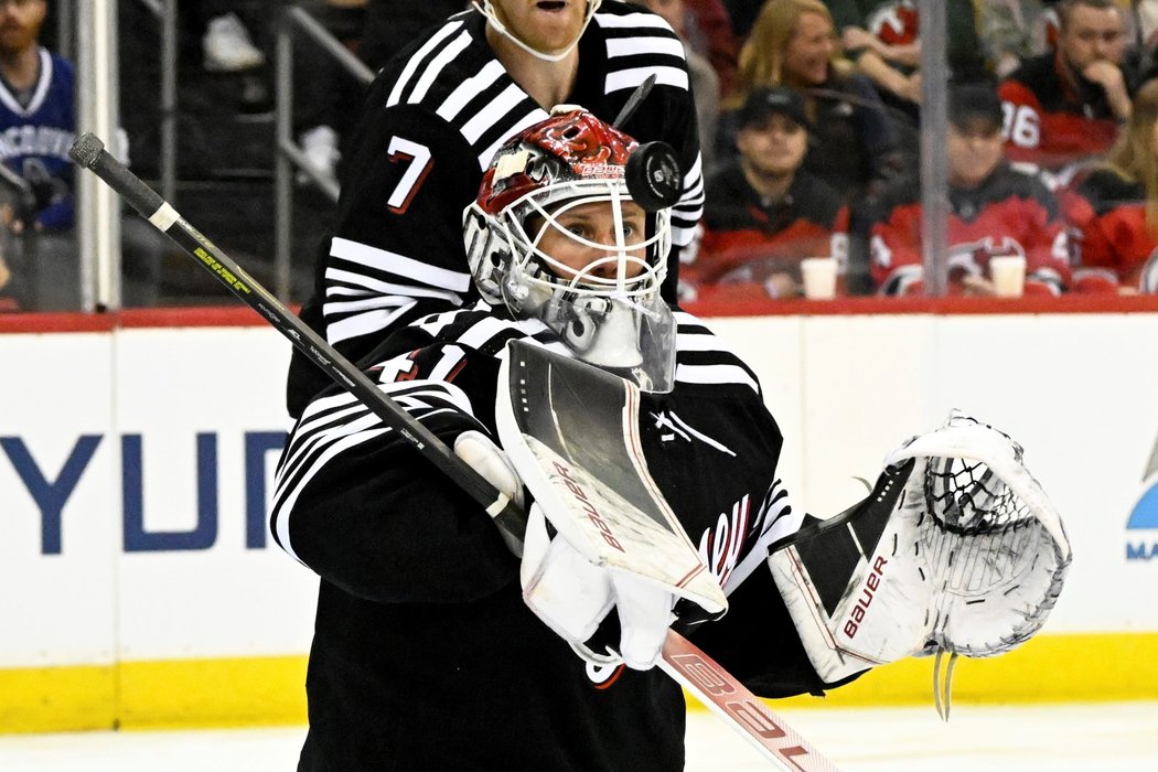 Český gólman Vítek Vaněček v dresu New Jersey Devils