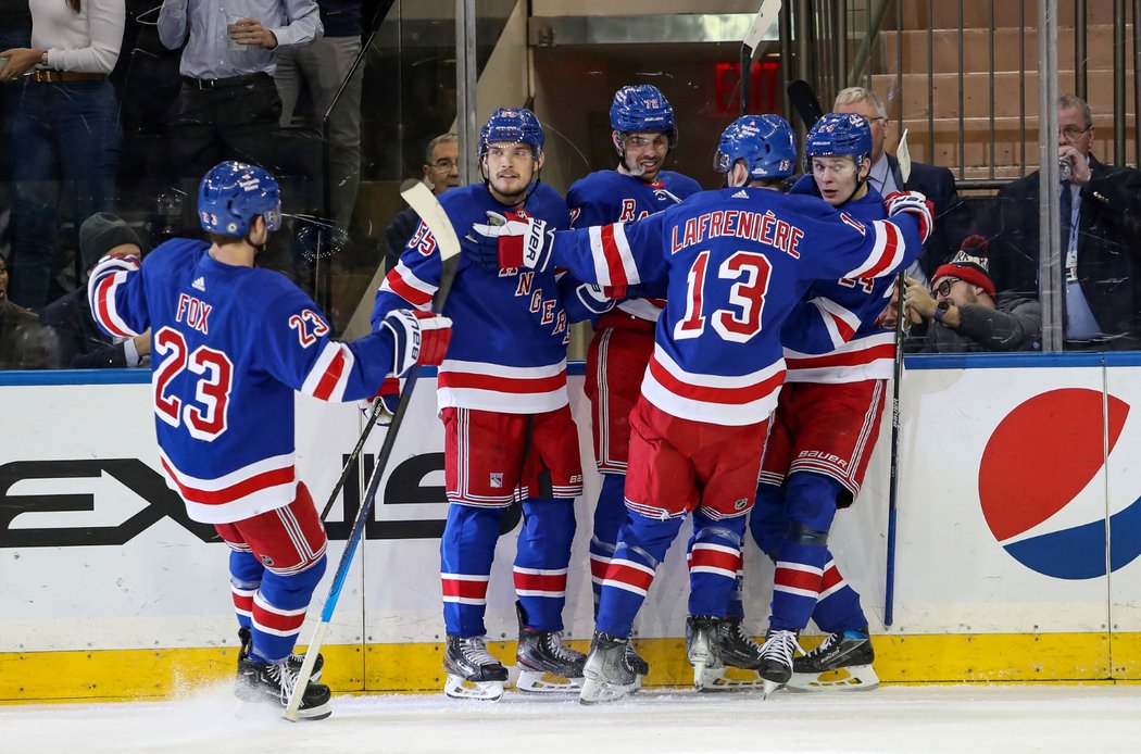 Radost New York Rangers z gólu českého útočníka Filipa Chytila