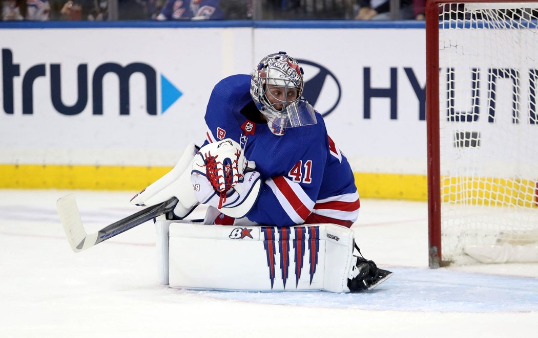 Slovenský brankář Jaroslav Halák v brance New York Rangers