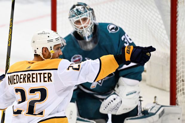 Švýcarský útočník Nino Niederreiter zazářil během dvou utkání NHL v Praze Švýcarský útočník Nino Niederreiter zazářil během dvou utkání NHL v Praze