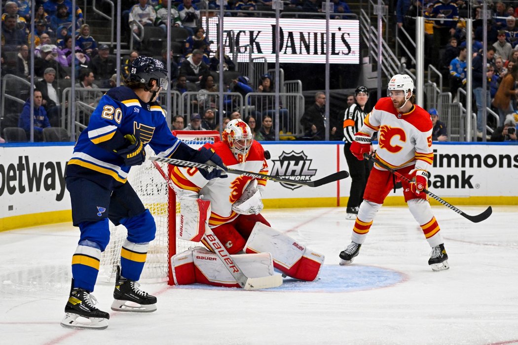 Český gólman Daniel Vladař se činil v brance Calgary proti St. Louis