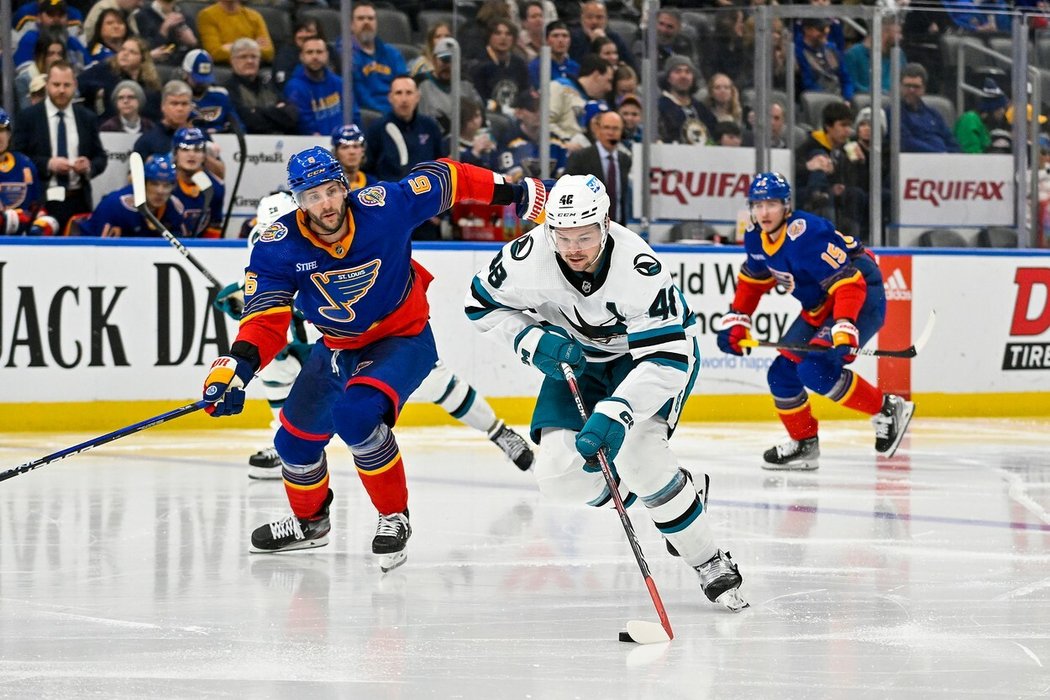 Útočník San Jose Tomáš Hertl v zápase proti St. Louis