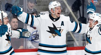 SESTŘIHY: Hertl překonal Ritticha, McDavid s 54 góly utíká Pastrňákovi